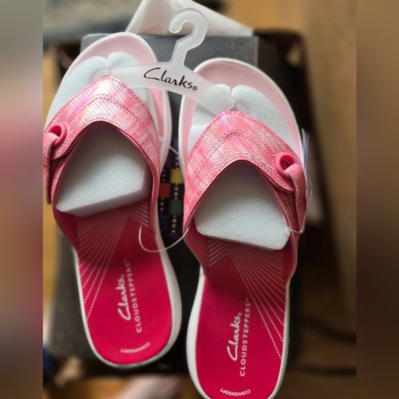 Clarks Pink Cloudsteppers Slip-On Thong Sandals - Picture 7 of 8
